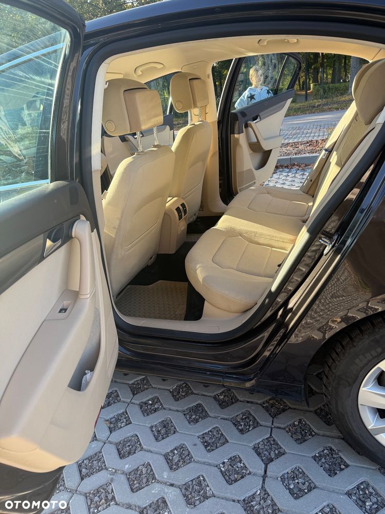 Volkswagen Passat - 12