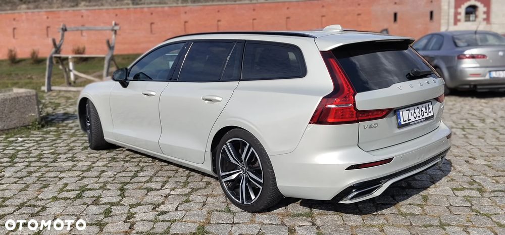 Volvo V60 D3 R-Design - 8
