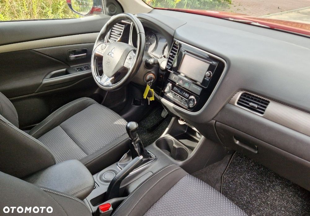 Mitsubishi Outlander 2.0 2WD SUV-Star - 32