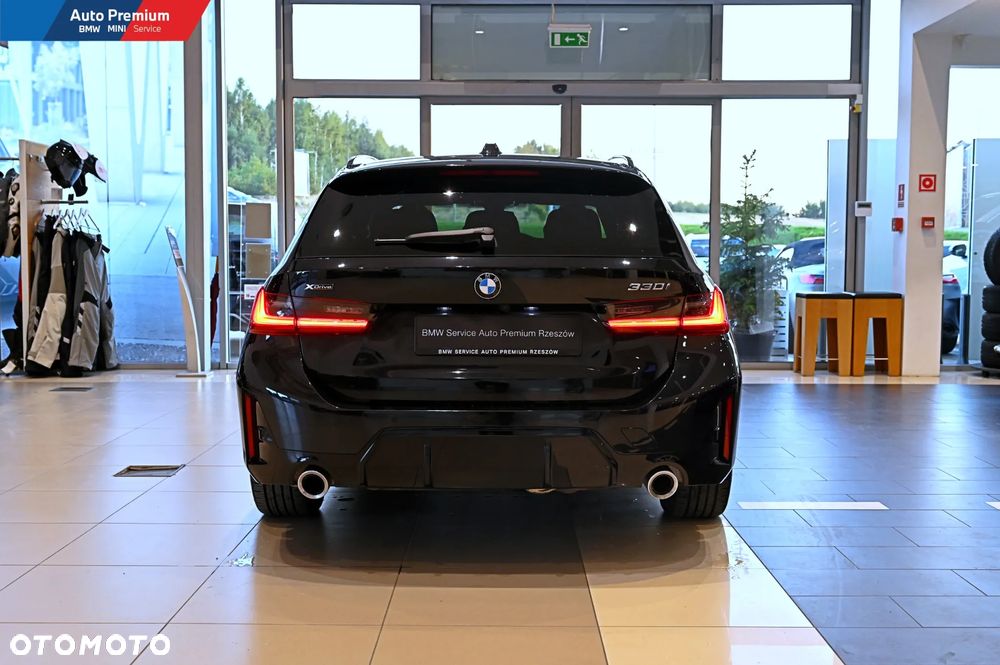 BMW Seria 3 330i Touring xDrive - 18