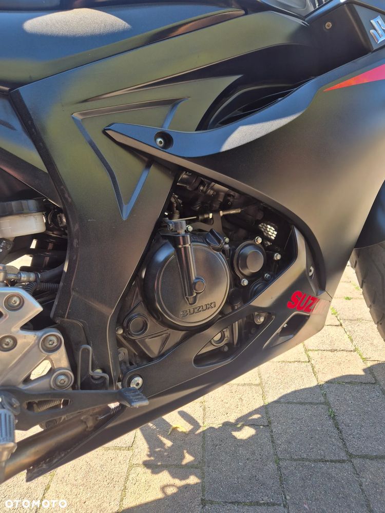 Suzuki GSX - 6