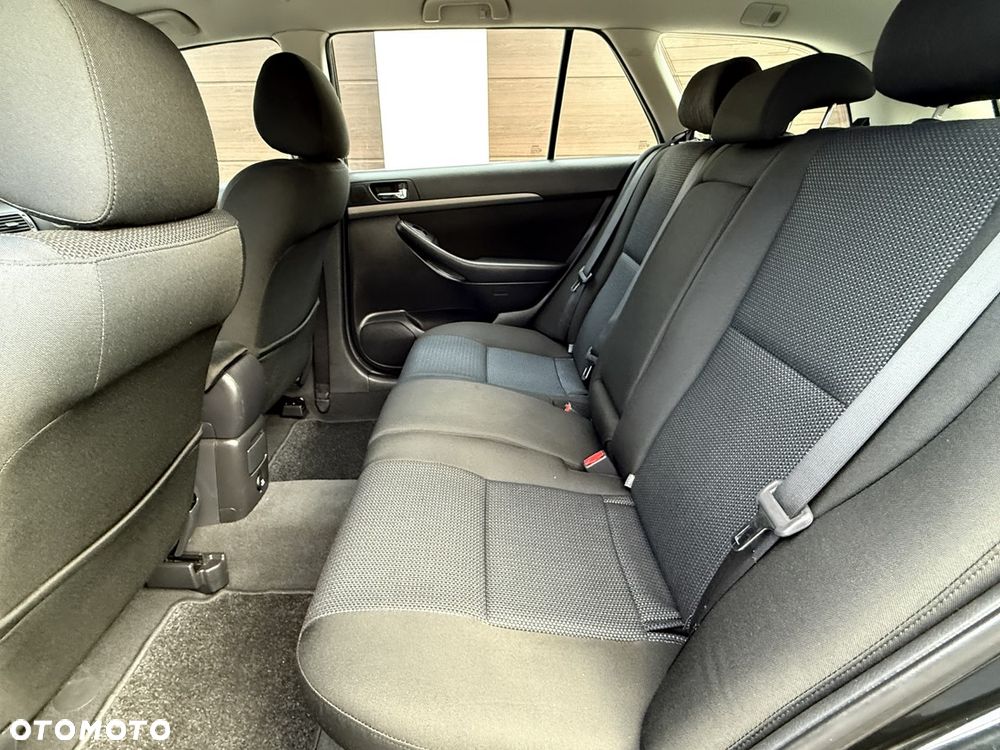 Toyota Avensis 1.8 VVT-i Combi - 18