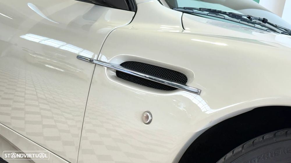 Aston Martin Vanquish S - 17