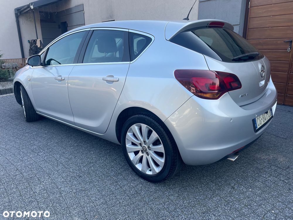 Opel Astra 2012 photo 4