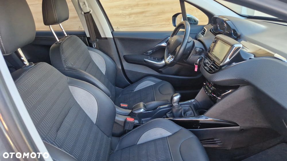 Peugeot 2008 1.6 BlueHDi Allure S&S - 12