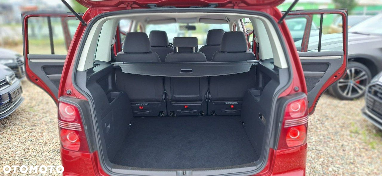 Volkswagen Touran - 19