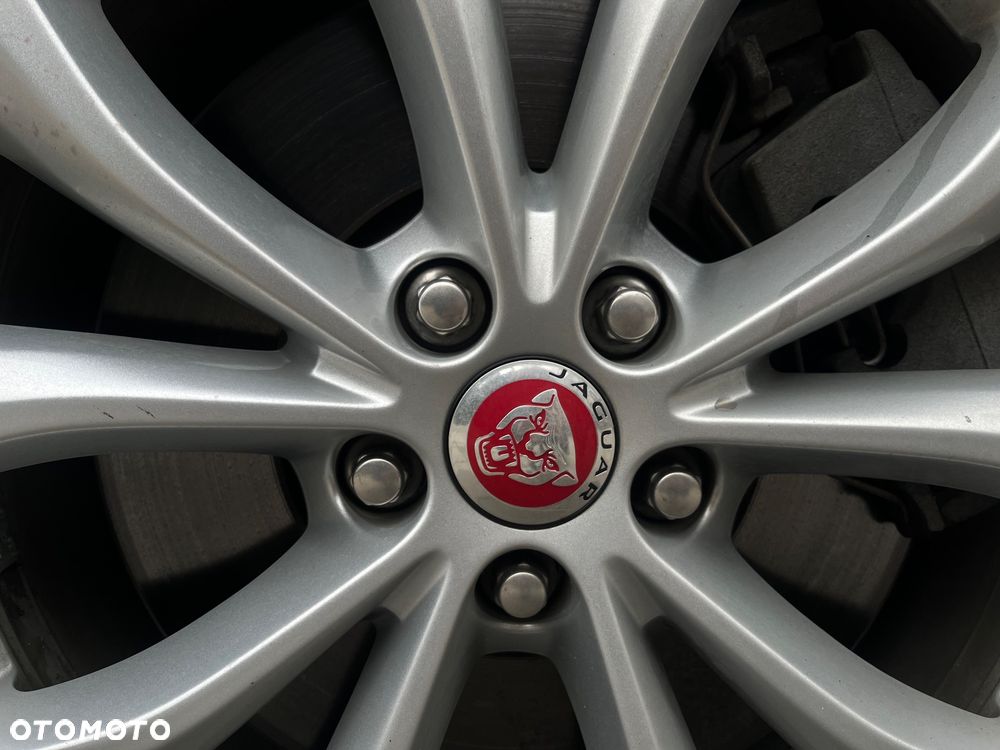 Jaguar XF 2.0 T AWD R-Sport - 13