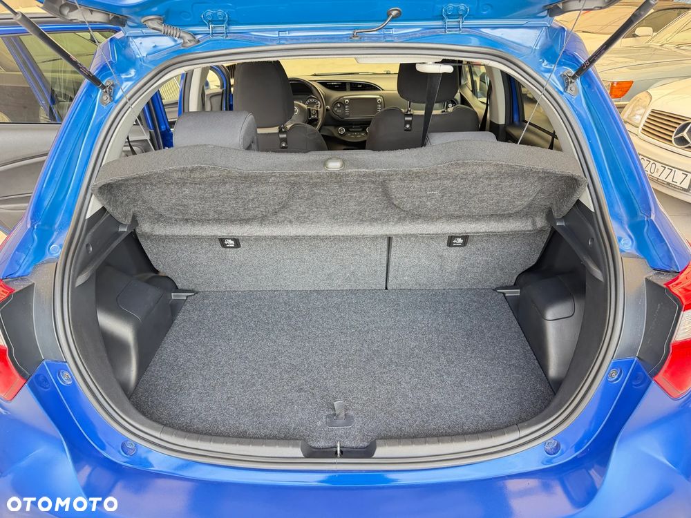 Toyota Yaris Hybrid 100 Terra - 11