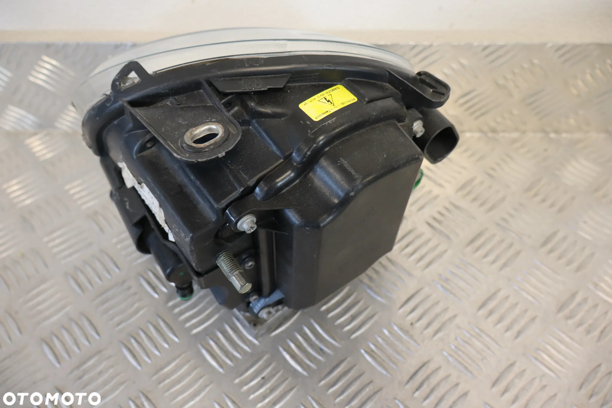 LAMPA PRZEDNIA PRZÓD PRAWA LEWA FIAT 500 XENON 2007-2015 - 29