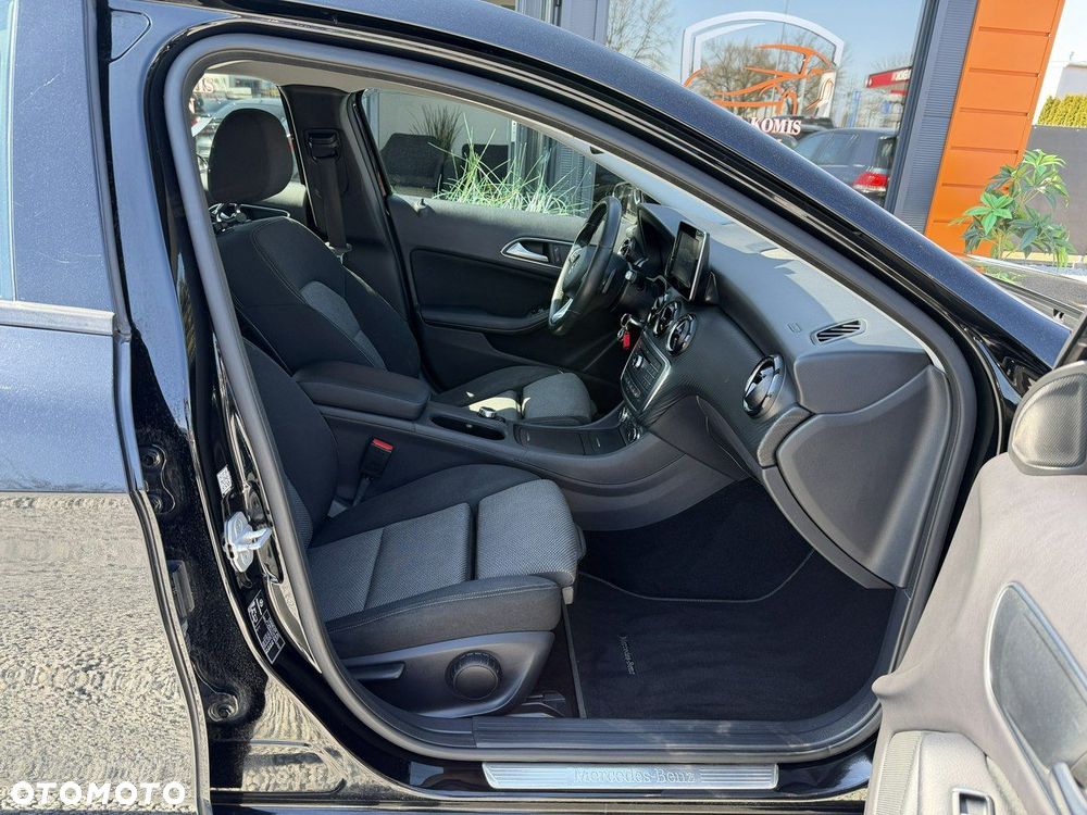 Mercedes-Benz GLA 200 7G-DCT Style - 25