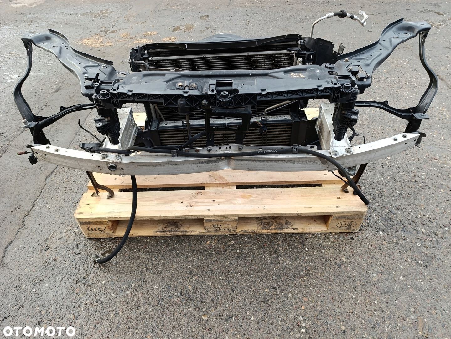 MERCEDES W212 LIFT PAS PRZEDNI CHŁODNICE 350 CDI - 1