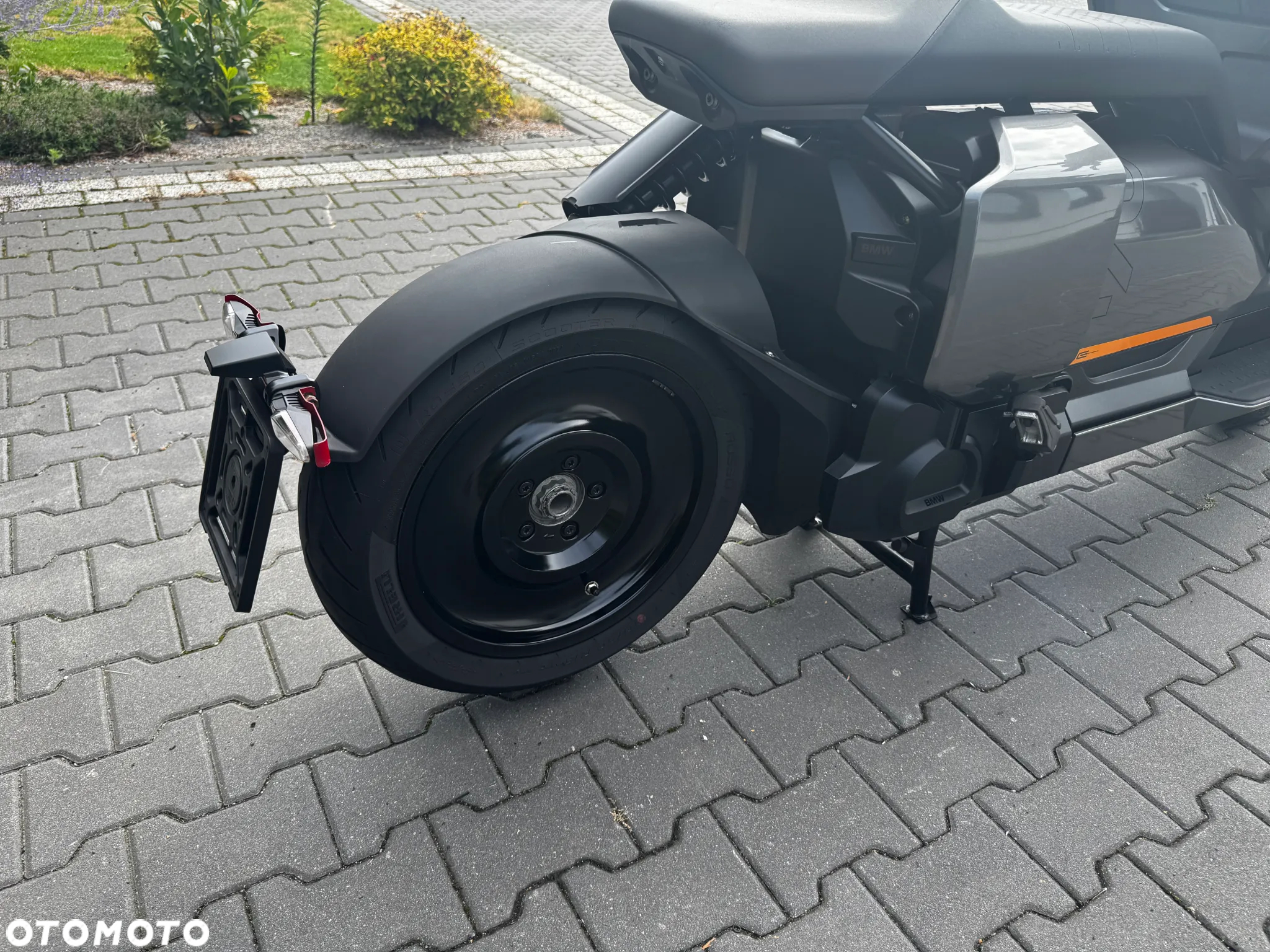 BMW CE 04 - 16