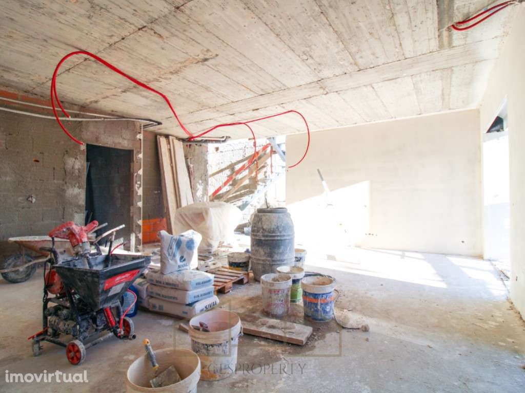 Moradia T4 Geminada com piscina na Sobreda - Grande imagem: 5/41