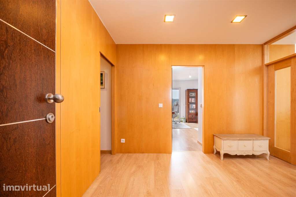Apartamento T3 com garagem em zona da Quinta da Portela - Grande imagem: 5/20