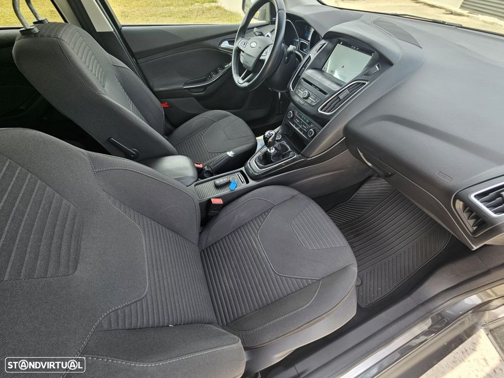 Ford Focus 1.5 TDCi EcoBlue Titanium - 27
