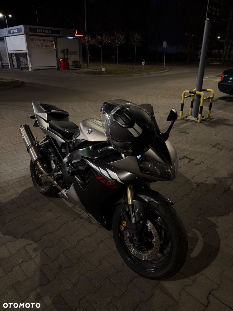 Yamaha R1 - 5