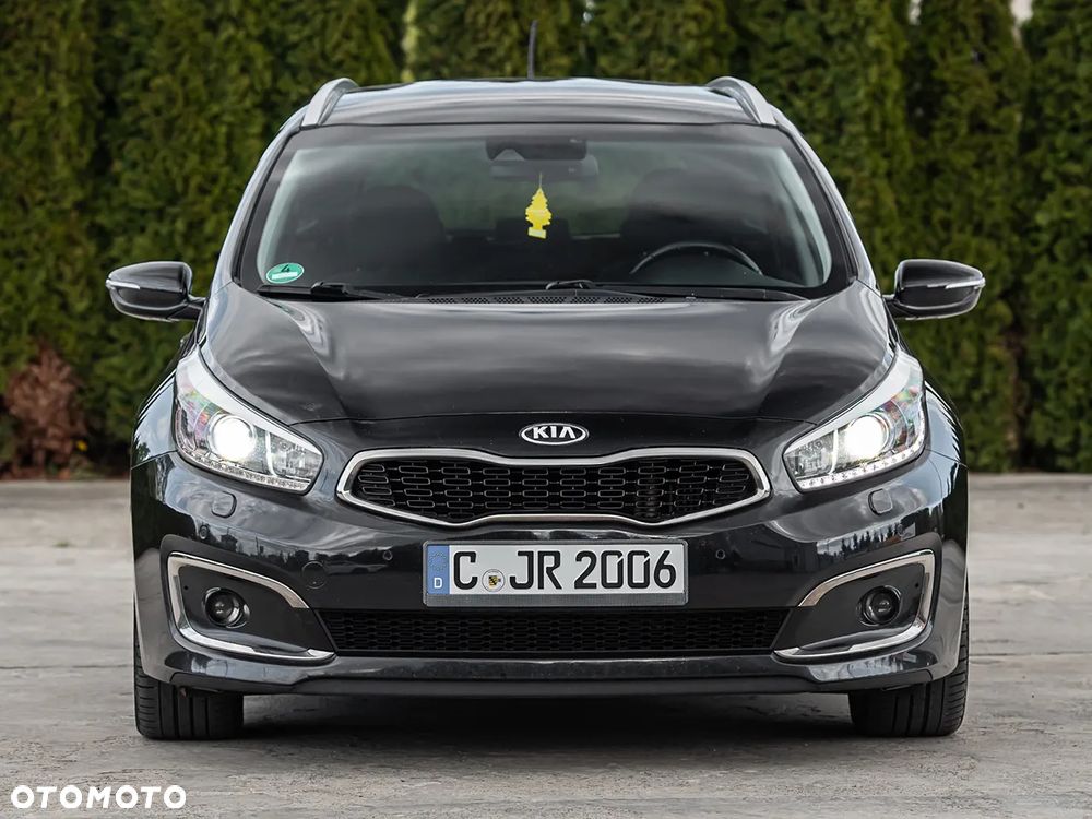 Kia Ceed 1.6 CRDi 136 ISG UEFA EURO 2016 - 4