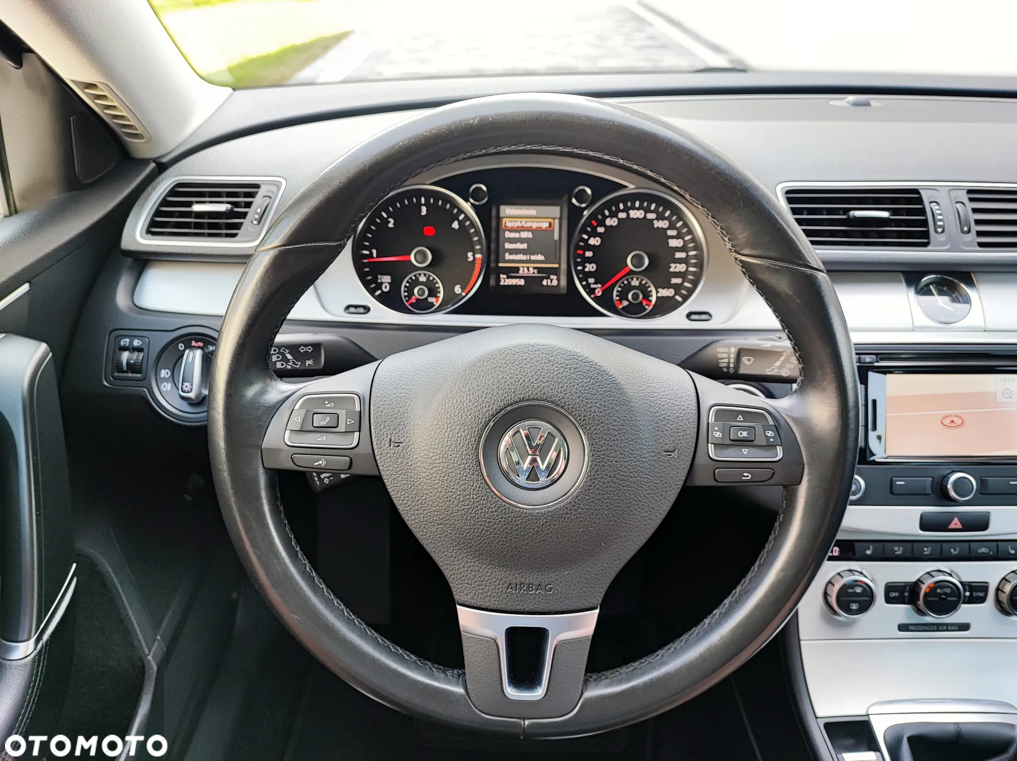 Volkswagen Passat Variant 2.0 TDI BlueMotion Technology Highline - 28
