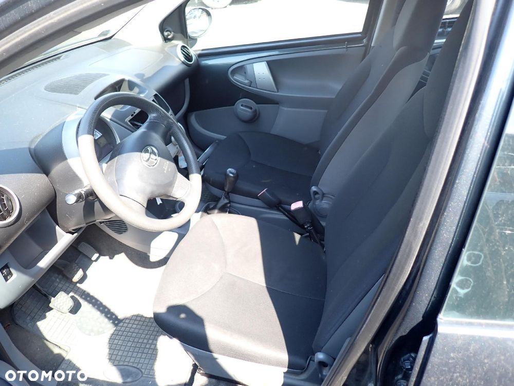 CZĘŚCI - Toyota Aygo I 1,0 67KM 1KR-FE 1KR-B52 HB 5D 5B lakier 1E0 2008r. INDEX - 10223 - 7