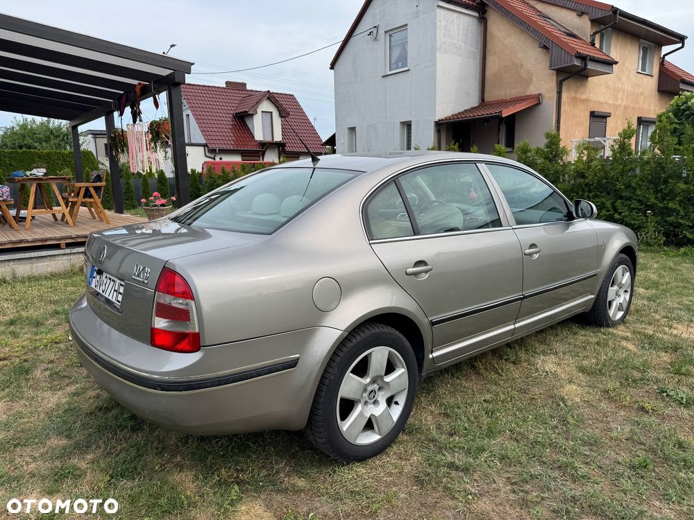 Skoda Superb 2.8 V6 Elegance Tiptr - 6