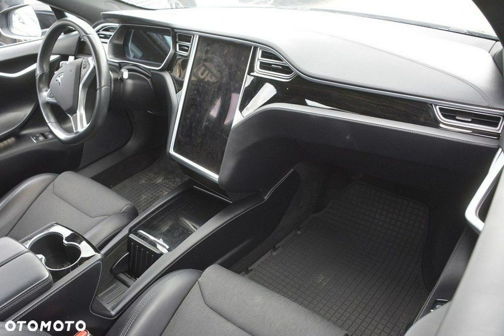 Tesla Model S - 20