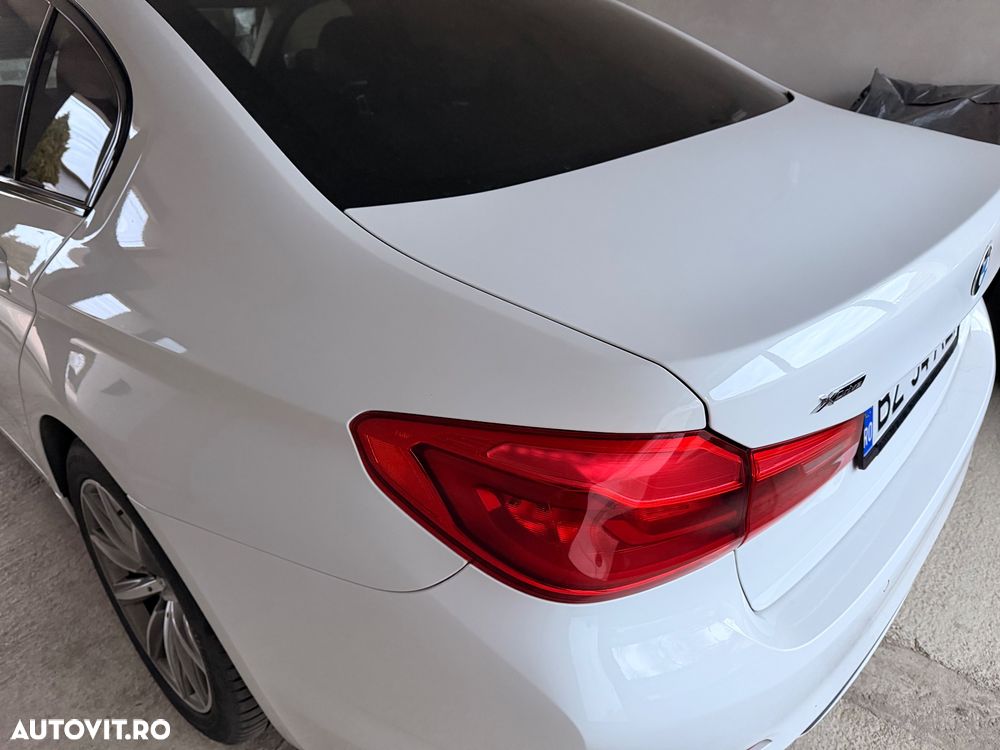 BMW Seria 5 520d xDrive AT - 9