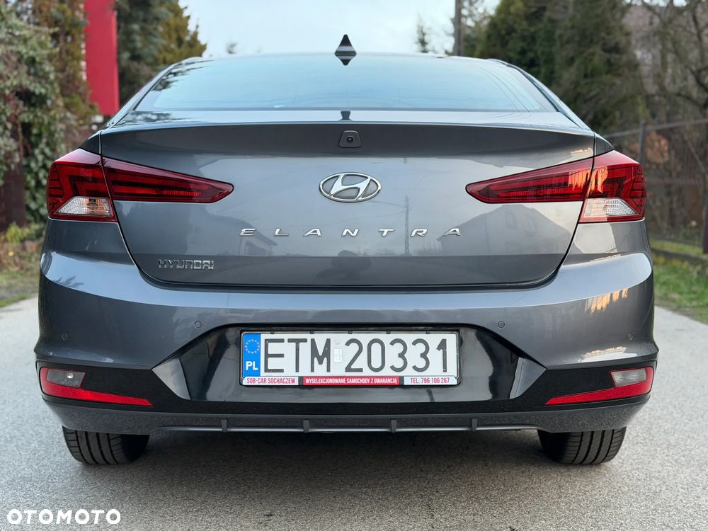 Hyundai Elantra 1.6 Comfort - 5