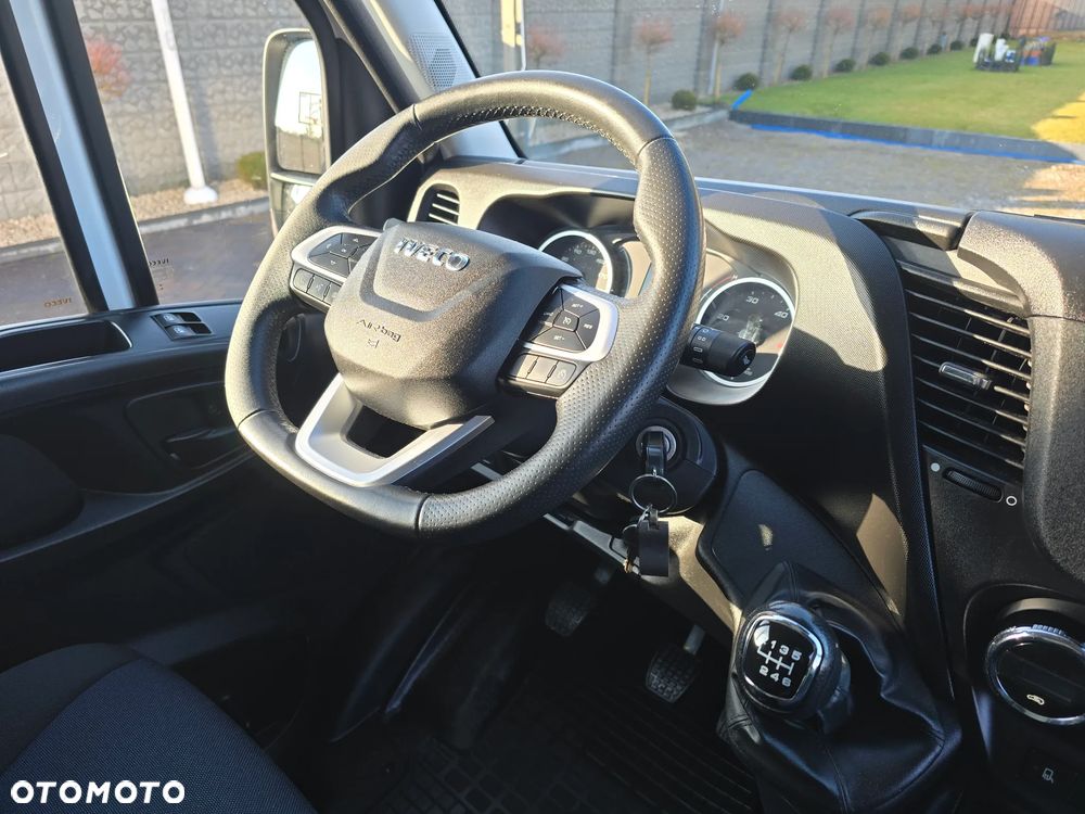 Iveco DAILY DAILY 50C16 KONTENER IZOTERMICZNY 10PALET 4,91cmDługi  2,11cmSzeroki  2,31cmWysoki  SALON PL 106 Tyś km STAN JAK NOWY NA GWARANCJI TEMPOMAT FOTEL PNEŁMATYCZNY KLIMATYZACJA AUTOMATYCZNA - 3