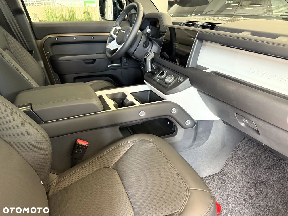 Land Rover Defender 110 D200 X-Dynamic SE - 5