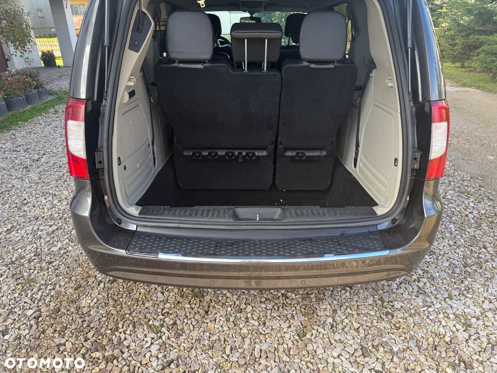 Lancia Voyager 2.8CRD Gold - 9