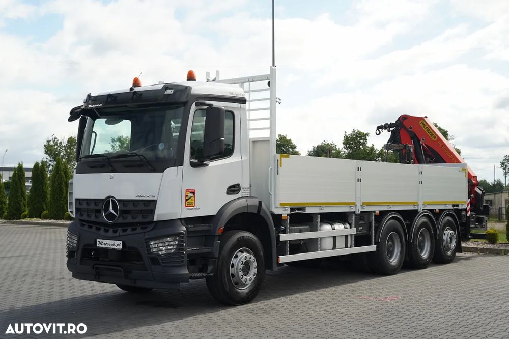 Mercedes-Benz AROCS 3246 / TRIDEM / 8X4 / LIVRARE - 7,3 M / PODEA REZISTENTĂ / Cuplaj PALFINGER PK 22 002 / Rază de acțiune: 14,5 / FURCĂ PENTRU PALEȚI / - 7