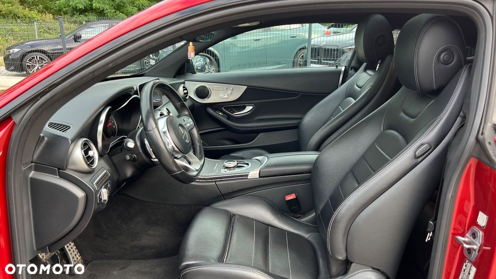Mercedes-Benz Klasa C 300 9G-TRONIC AMG Line - 18