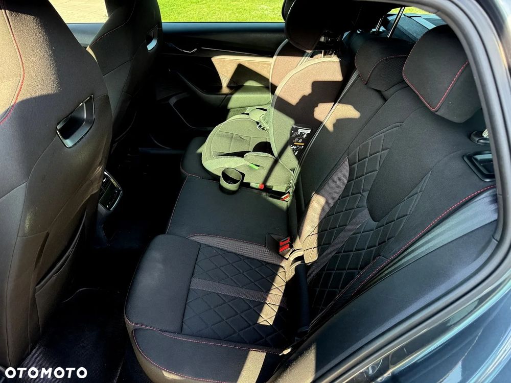 Skoda Octavia 2.0 TDI DSG RS - 8