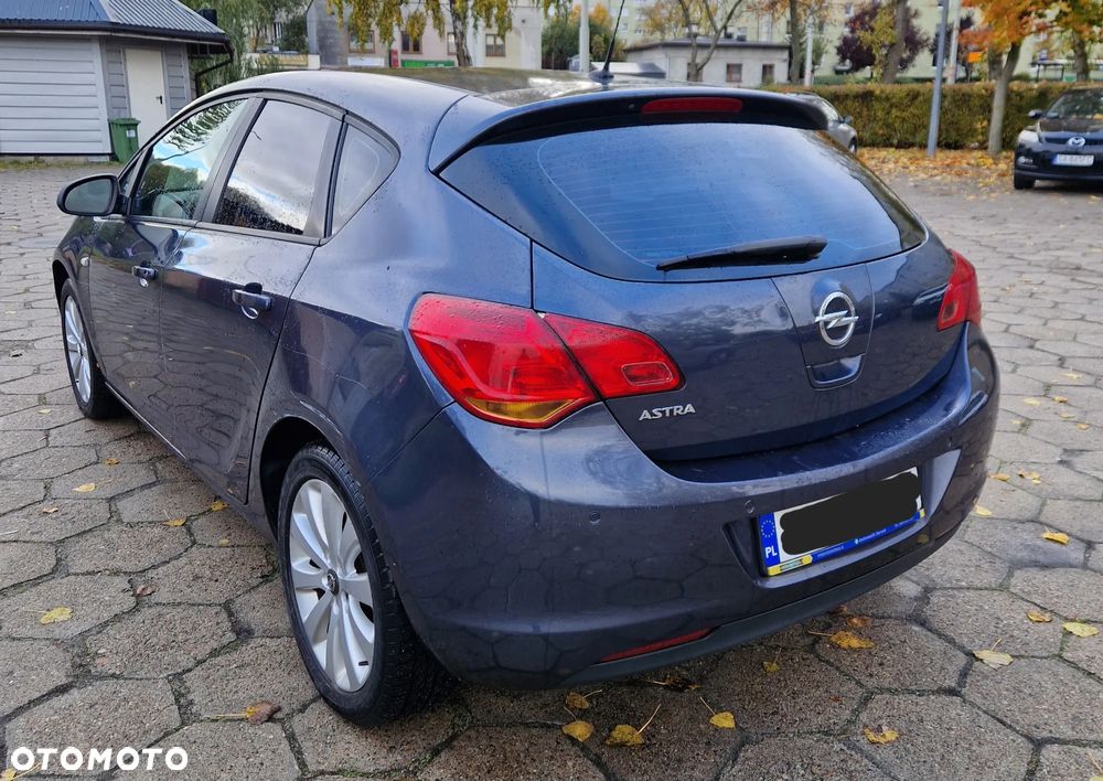 Opel Astra 2010 photo 4