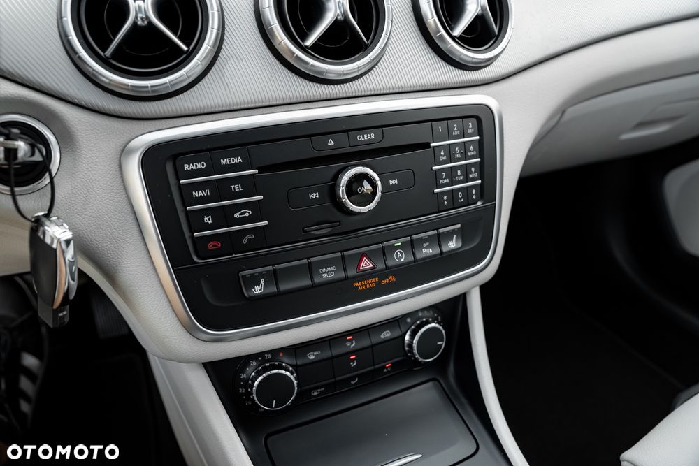 Mercedes-Benz CLA Shooting Brake 200 7G-DCT AMG Line - 28