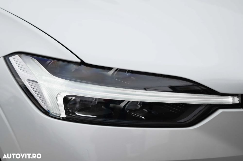 Volvo XC 60 T6 AWD Recharge Geartronic RDesign - 11