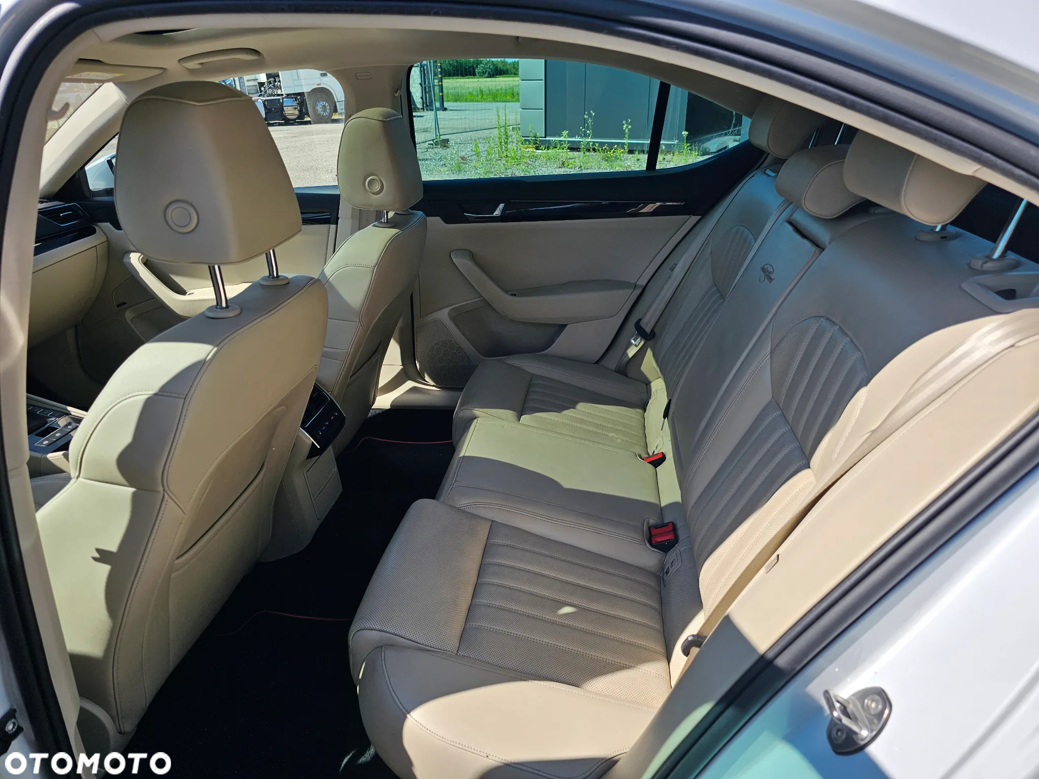 Skoda Superb 2.0 TDI L&K DSG - 23