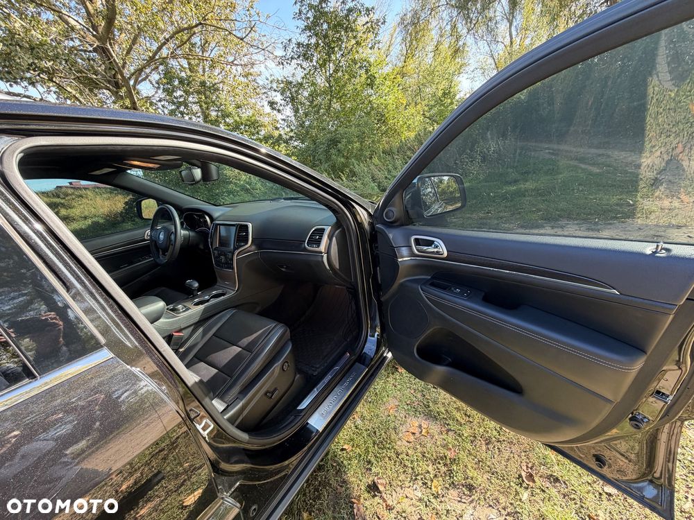 Jeep Grand Cherokee - 22