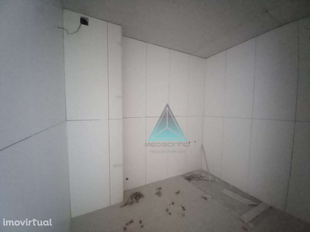 Apartamento T2 Totalmente Remodelado em Setúbal - Bairro Afonso Costa - Grande imagem: 3/35