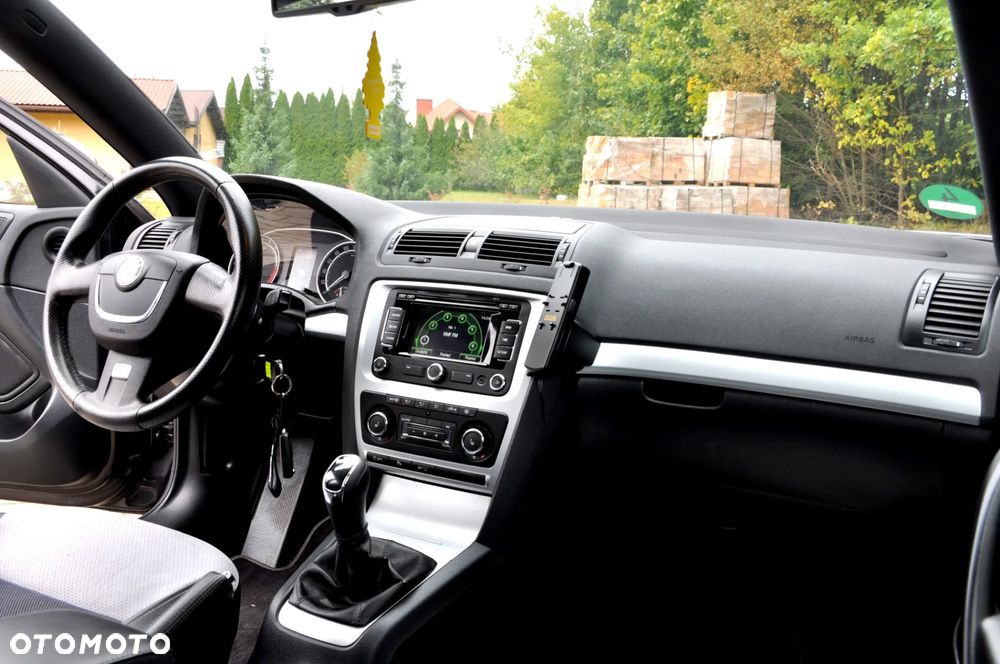 Skoda Octavia Combi 2.0 TDI CR DPF RS - 20