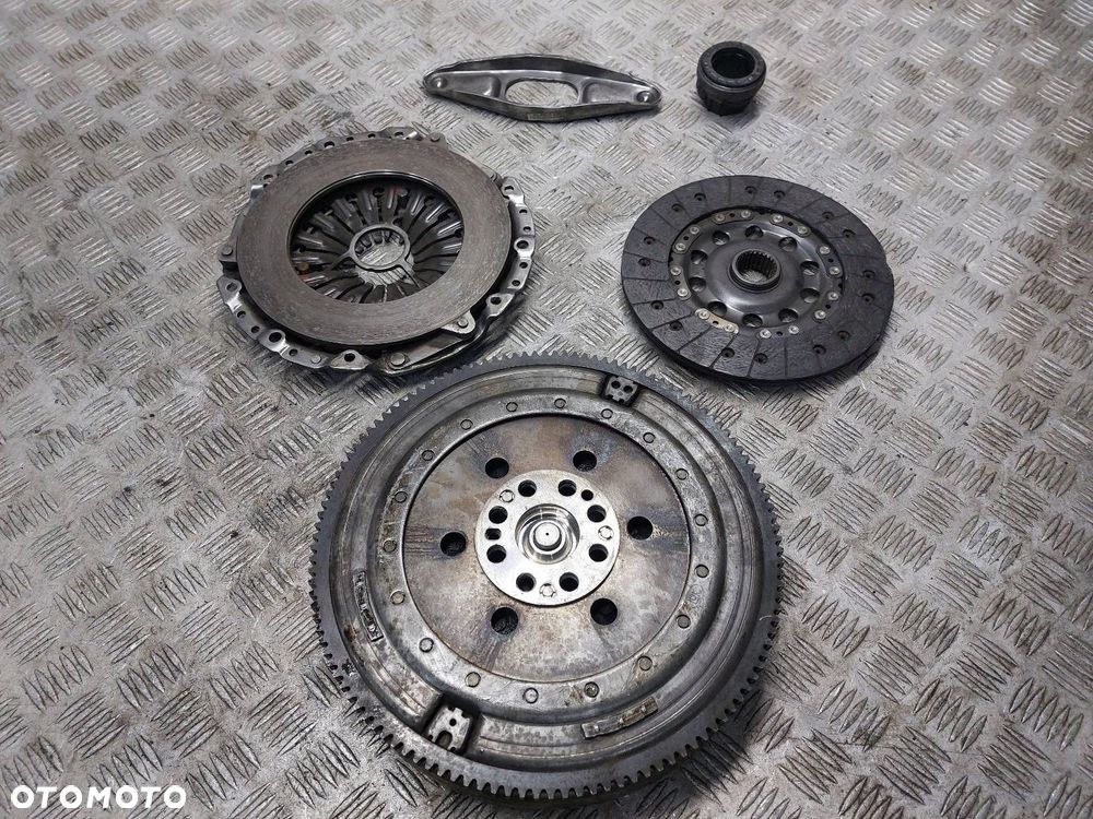 KOŁO DWUMASOWE + TARCZA + DOCISK + ŁOŻYSKO OPOROWE BMW F10 520d 2.0 D - 6