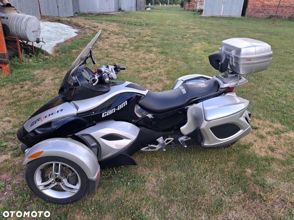 Can-Am Spyder - 2