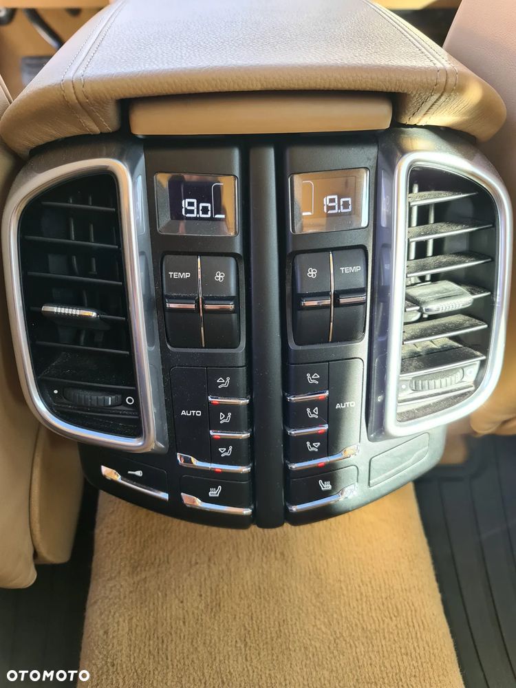 Porsche Cayenne - 15