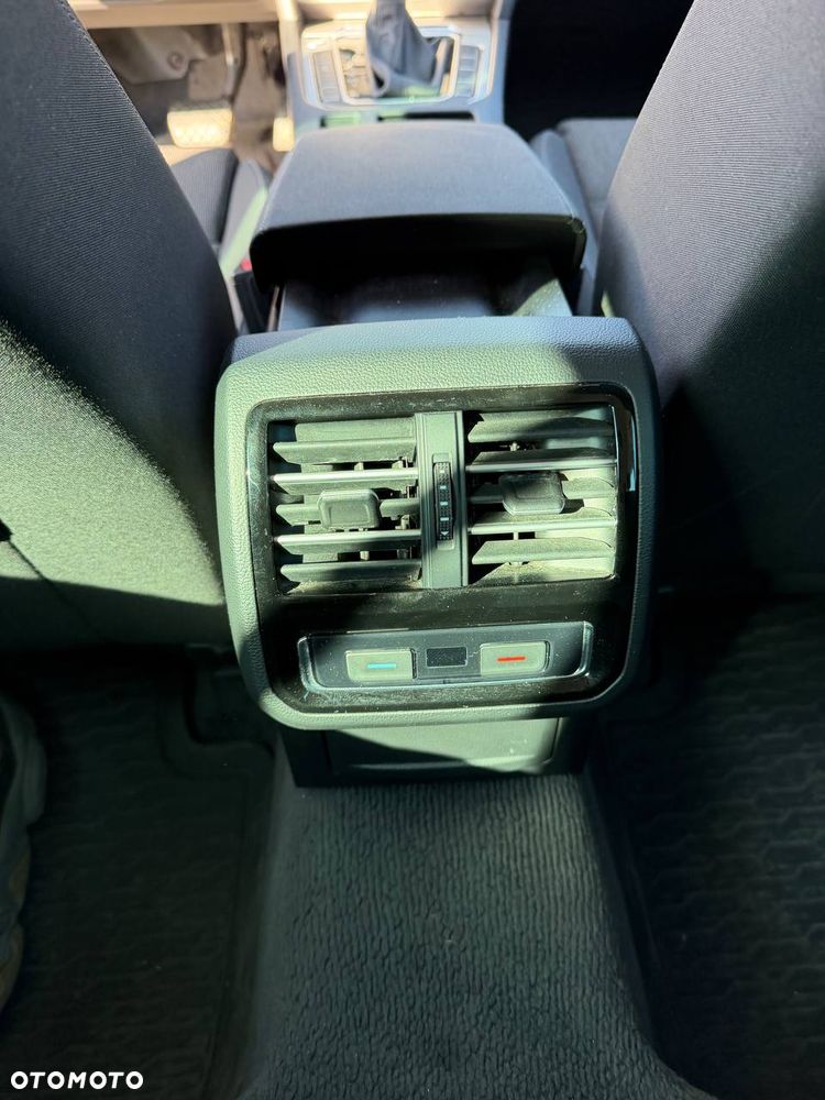Volkswagen Passat - 18