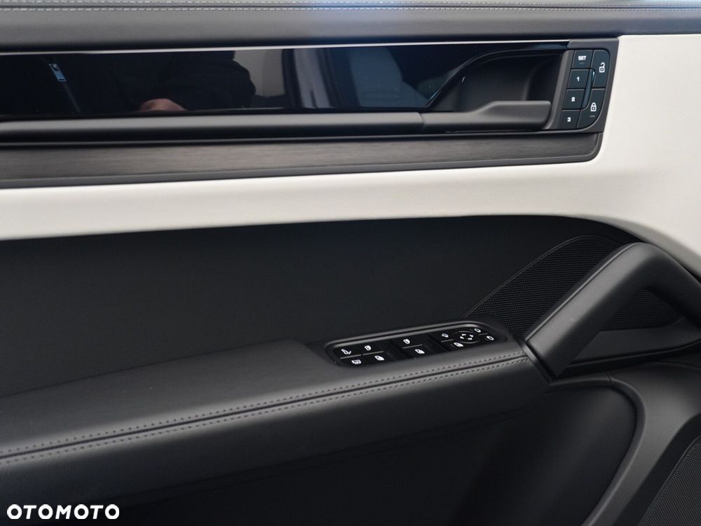 Porsche Cayenne E-Hybrid PHEV Black Edition - 22