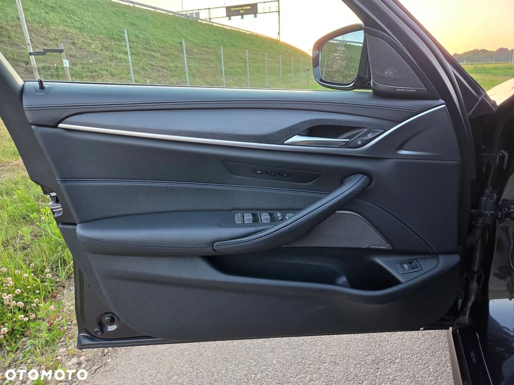 BMW Seria 5 530d xDrive mHEV M Sport sport - 31