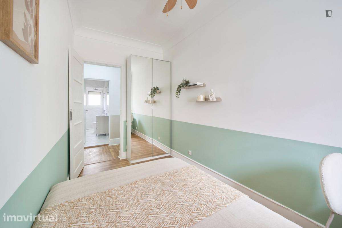 Quarto - localizado em Roma-Areeiro Lisbon - Grande imagem: 4/34