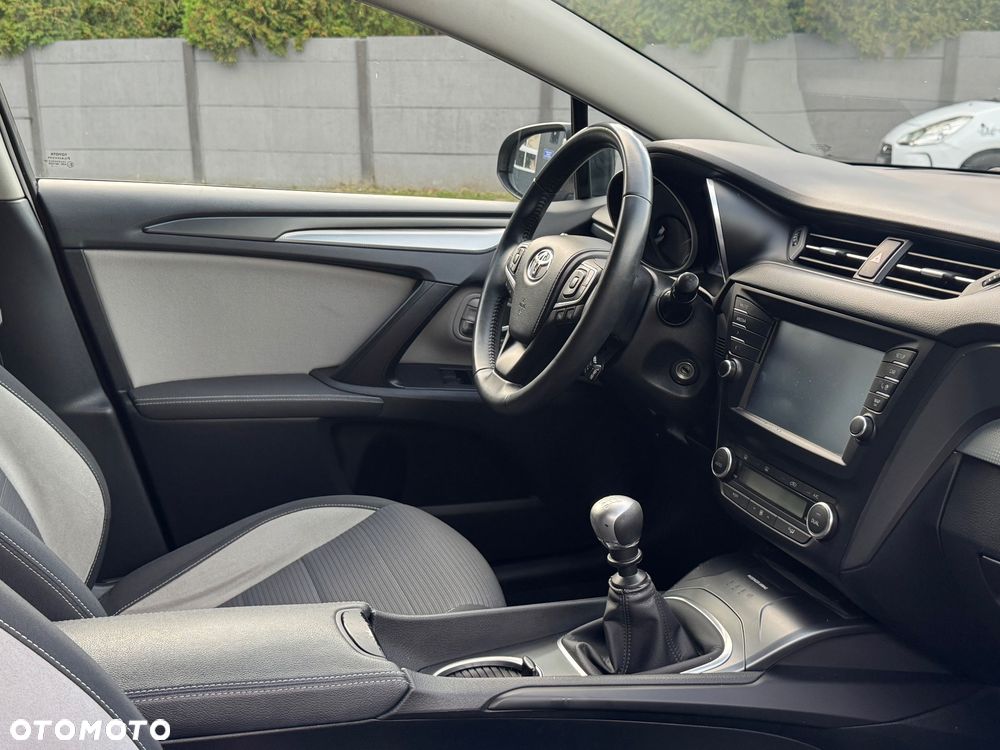 Toyota Avensis - 32