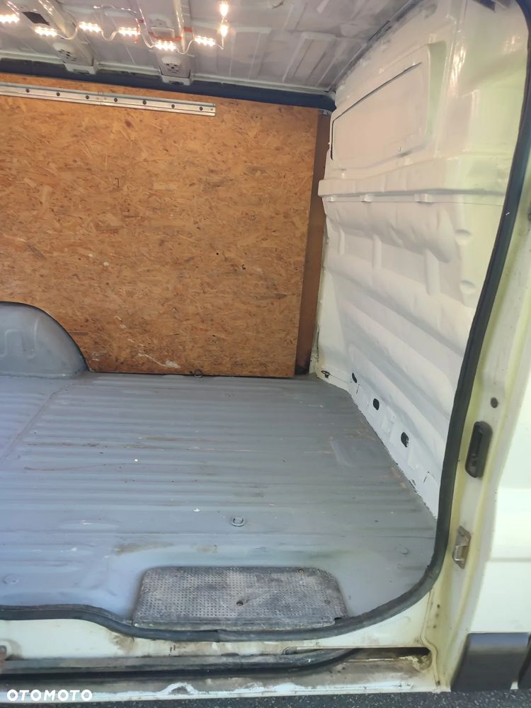 Opel Vivaro - 8
