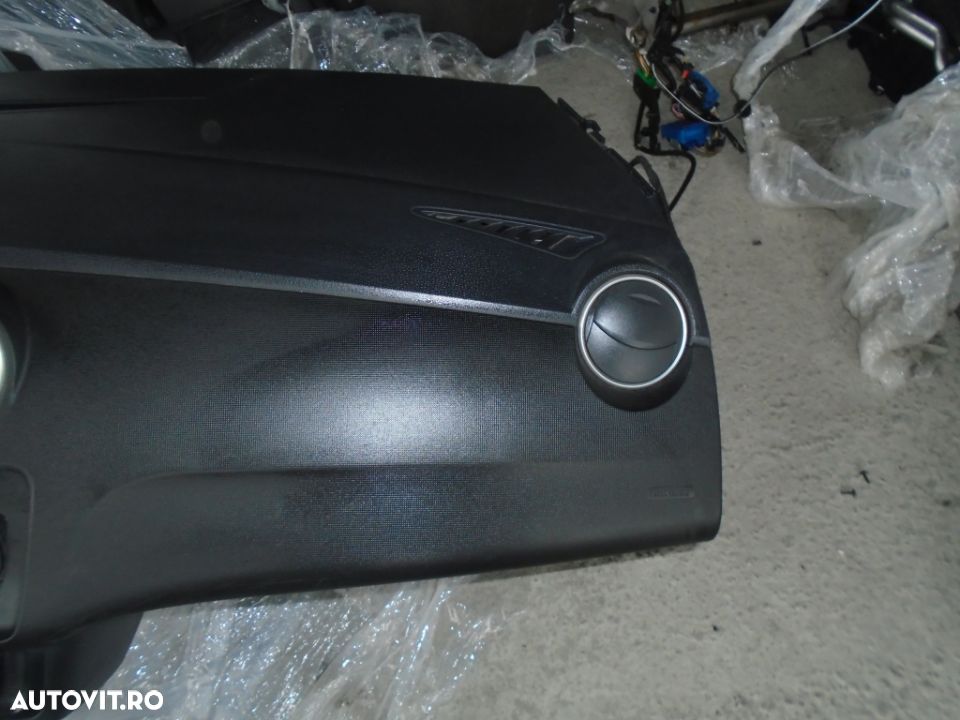 Plansa de bord cu airbag pasager si airbag volan Seat Ibiza din 2010 volan pe stanga - 4